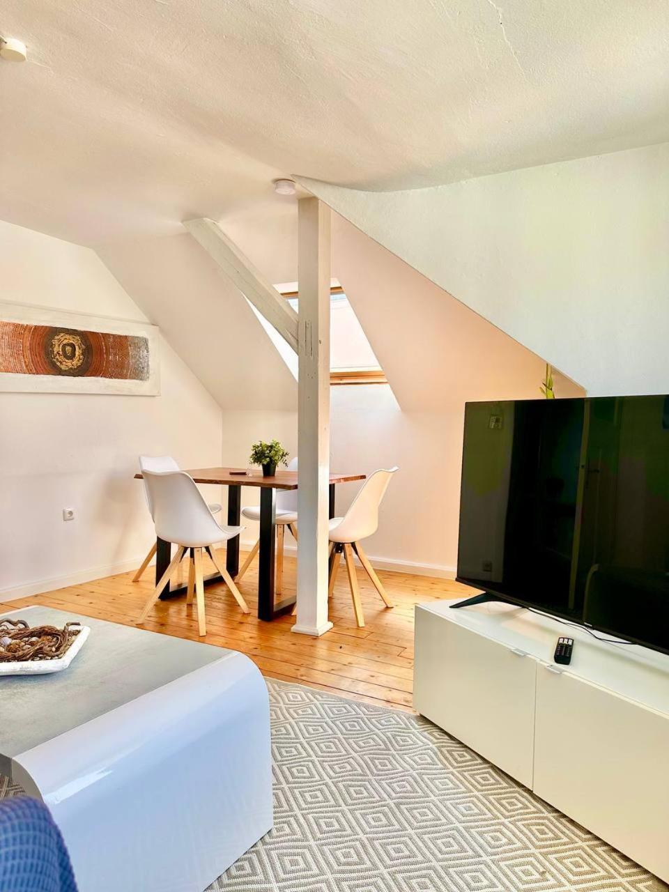 Schoenes City-Apartment Mit 2 Schlafzimmer, Parkplatz, Ruhig Und Hell, D46-Dg Oldenburg Exteriér fotografie